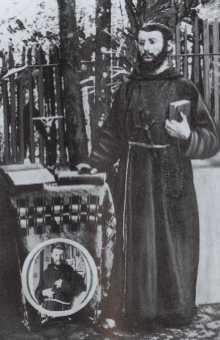 Frei Daniel, joven missioneiro, e em baixo lepproso